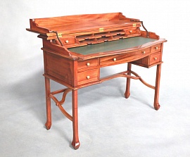 15312 BROWN Письменный стол в стиле Шератон, отделка столешницы нат. кожей темно-кор. цвета