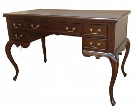 Письменный стол в стиле Королевы Анны